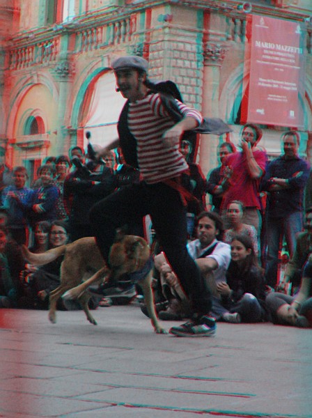 Con il cane - Foto 3D :: Buskers Pirata Bologna 2010