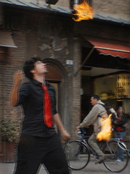 Giochi di fuoco - Foto 3D :: Buskers Pirata Bologna 2010