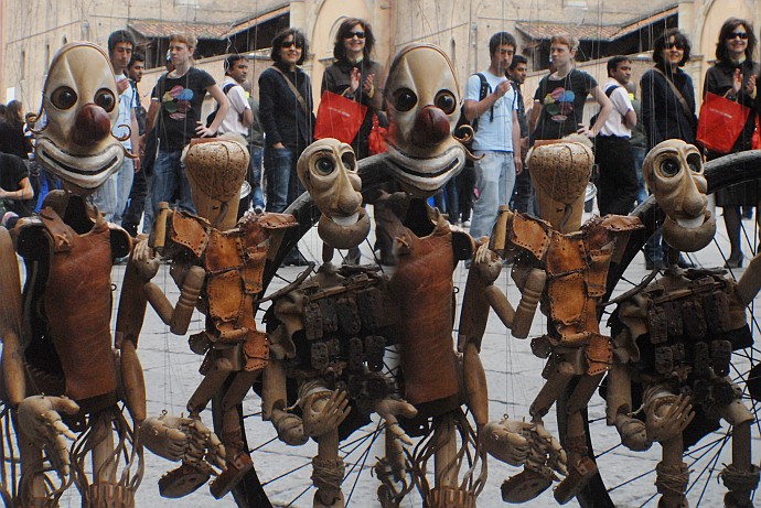 Marionette - Foto 3D :: Buskers Pirata Bologna 2010
