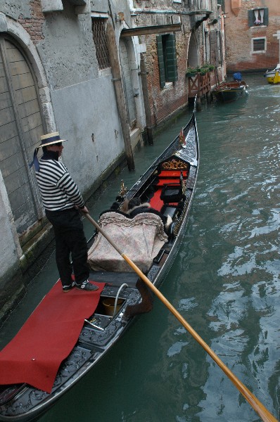 Gondola - Carnevale di Venezia