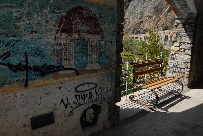 Murales panchina - Fotografia di Riomaggiore - Le Cinque Terre