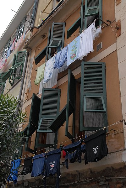 Bucato appeso - Fotografia di Vernazza - Le Cinque Terre