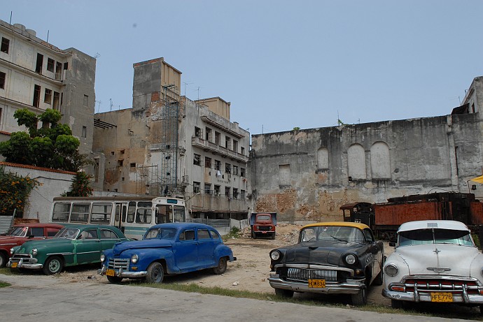 Automobili parcheggiate - Fotografia della Havana - Cuba 2010