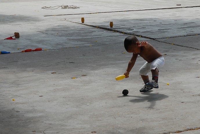 Bambino giocando - Fotografia di Holguin - Cuba 2010