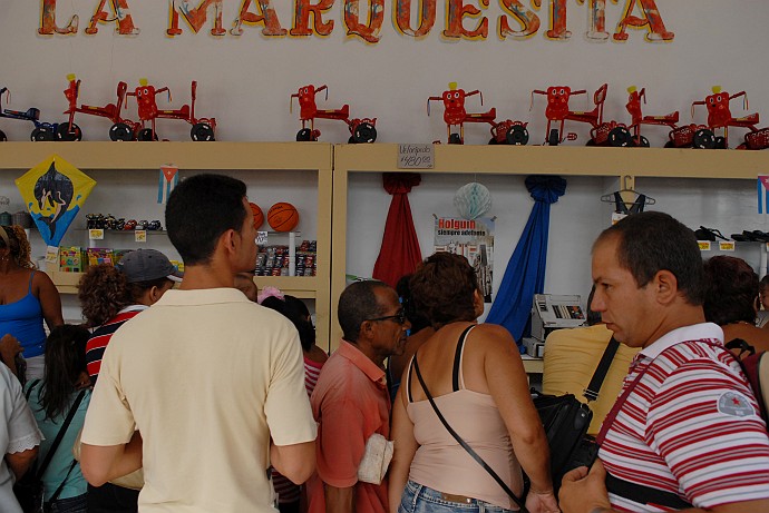 Dentro al negozio - Fotografia di Holguin - Cuba 2010
