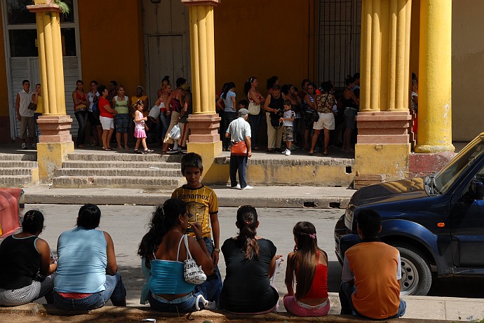 Gente per strada - Fotografia di Holguin - Cuba 2010
