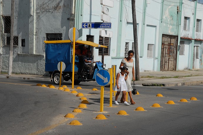 Sulla strada - Fotografia di Santa Clara - Cuba 2010