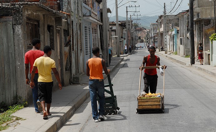 Carri per strada - Fotografia di Santiago di Cuba - Cuba 2010