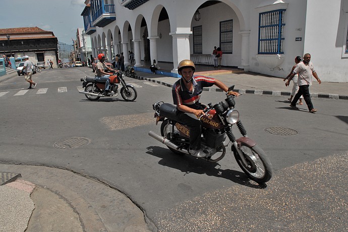 Moto - Fotografia di Santiago di Cuba - Cuba 2010