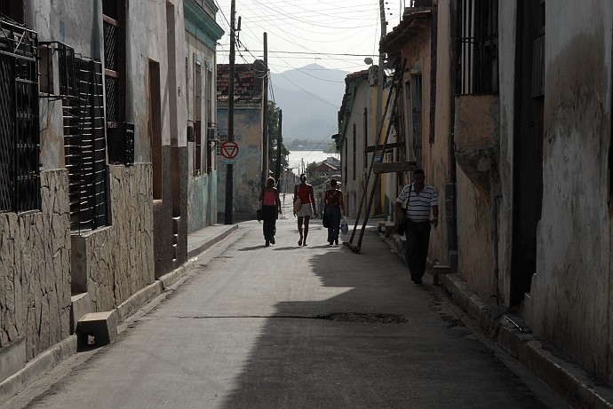 Per strada - Fotografia di Santiago di Cuba - Cuba 2010