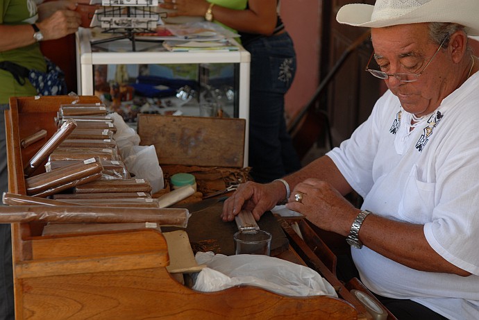 Confezionamento sigari - Fotografia di Trinidad - Cuba 2010
