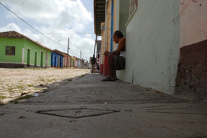 Uomo seduto - Fotografia di Trinidad - Cuba 2010