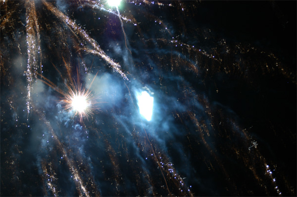 Foto del Giorno - Stelle e galassie di artificio