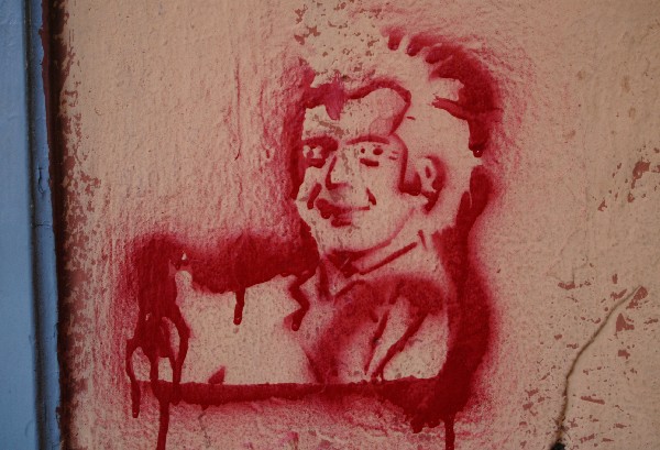 Personaggio in rosso - Murales di Bologna