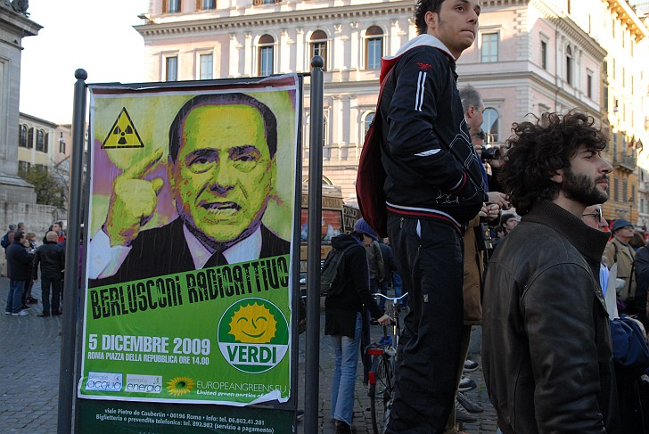 Berlusconi radioattivo - Fotografia del No Berlusconi Day