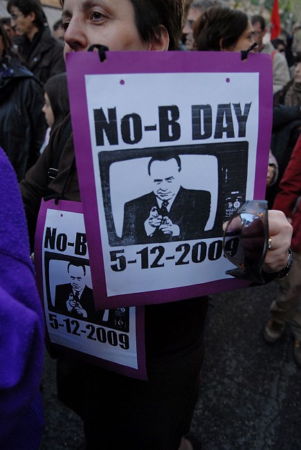 cartelli - Fotografia del No Berlusconi Day