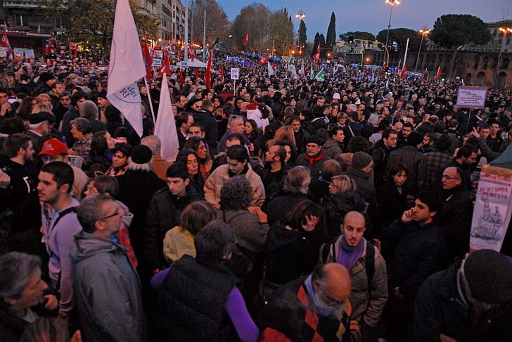 Manifestazione viola - Fotografia del No Berlusconi Day