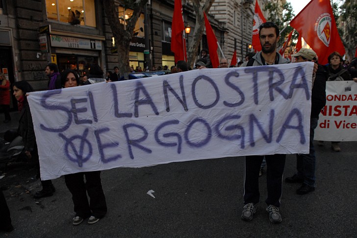 Sei la nostra vergogna - Fotografia del No Berlusconi Day