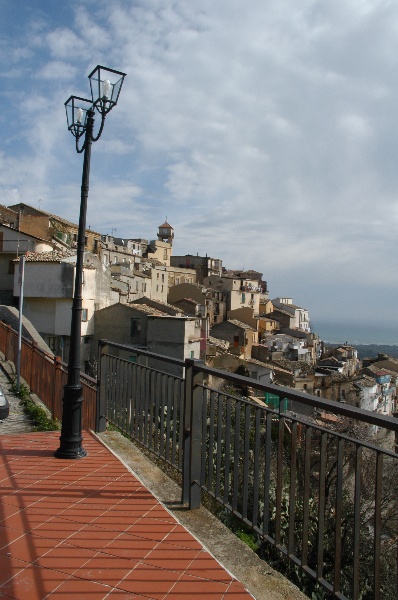 Lampione Piazza Castello panoramica - Fotografia di Badolato