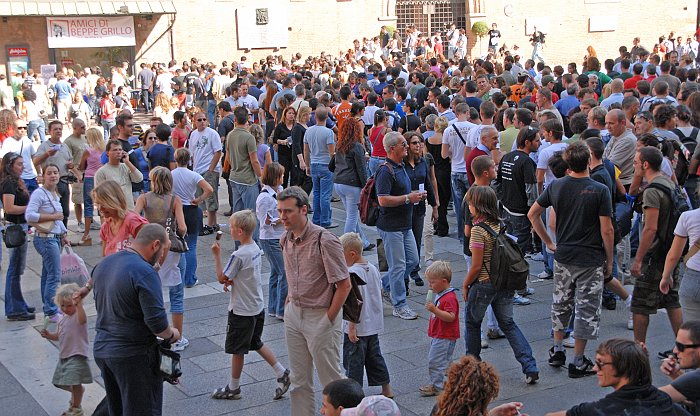 Arriva la gente V-Day