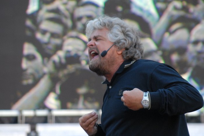Beppe Grillo carica V-Day