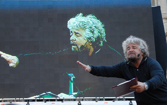 Beppe Grillo parla al V-Day