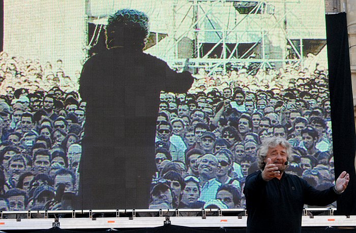 Beppe Grillo schermo V-Day