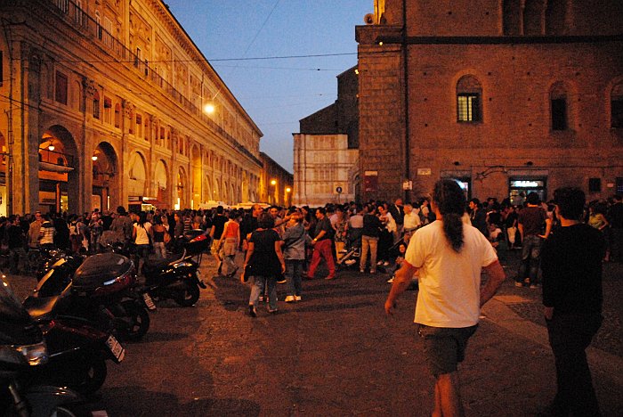 Bologna invasa V-Day