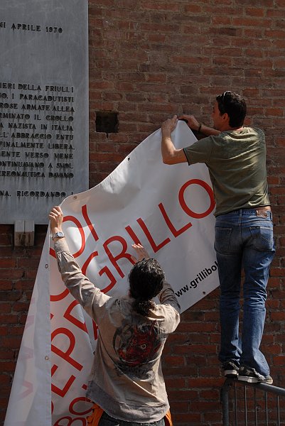 Cartello Amici di Beppe Grillo V-Day