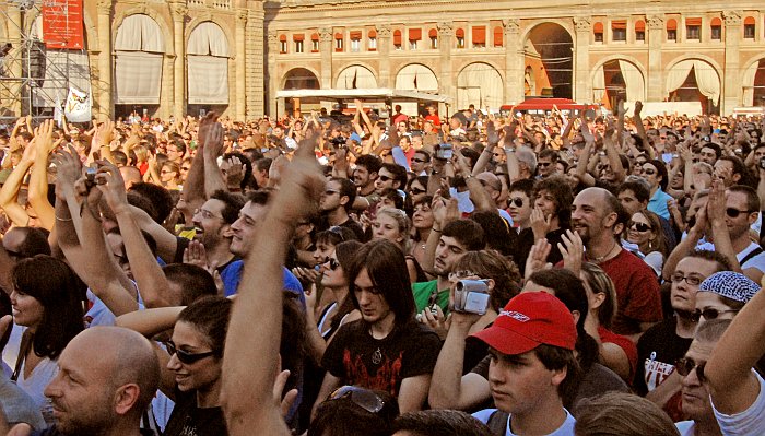 Gente in piazza V-Day