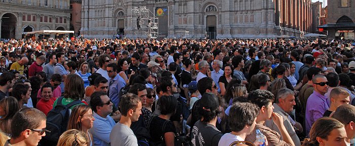 In Piazza Maggiore V-Day