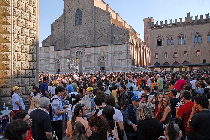 In piazza V-Day