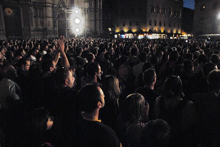La piazza alla sera del V-Day