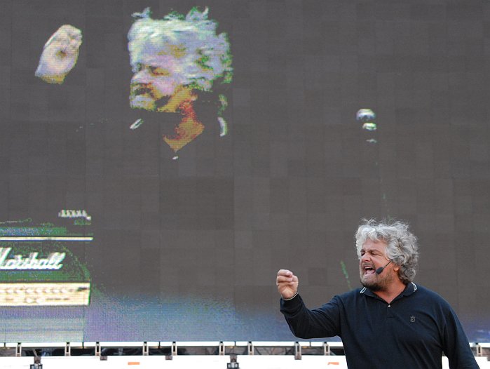 Schermo Beppe Grillo V-Day