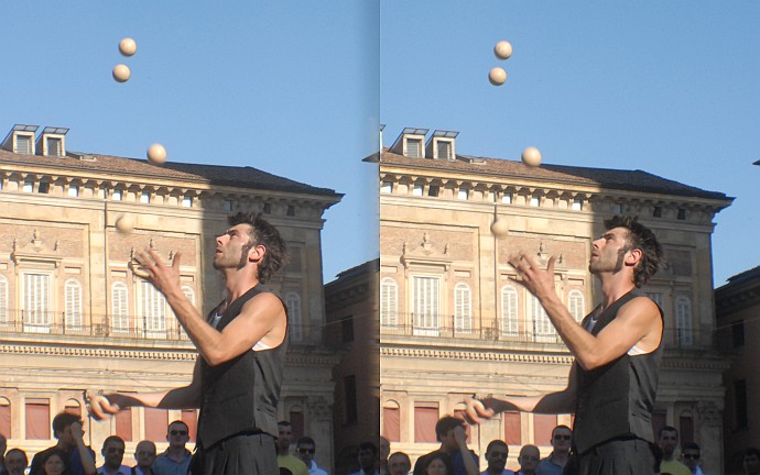 Cascata con sei palline - Foto 3D :: Buskers Pirata Bologna 2010