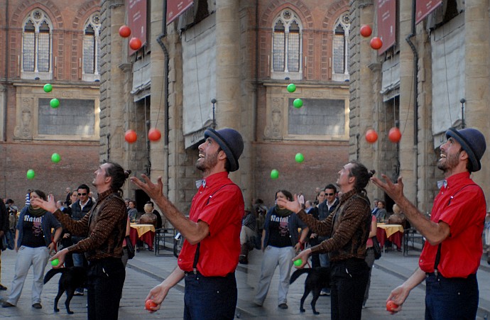 Due giocolieri - Foto 3D :: Buskers Pirata Bologna 2010
