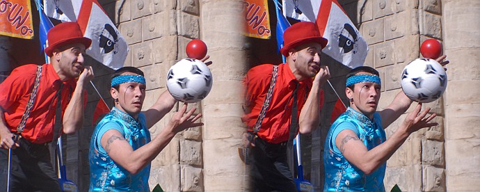 Palloni in equilibrio - Foto 3D :: Buskers Pirata Bologna 2010