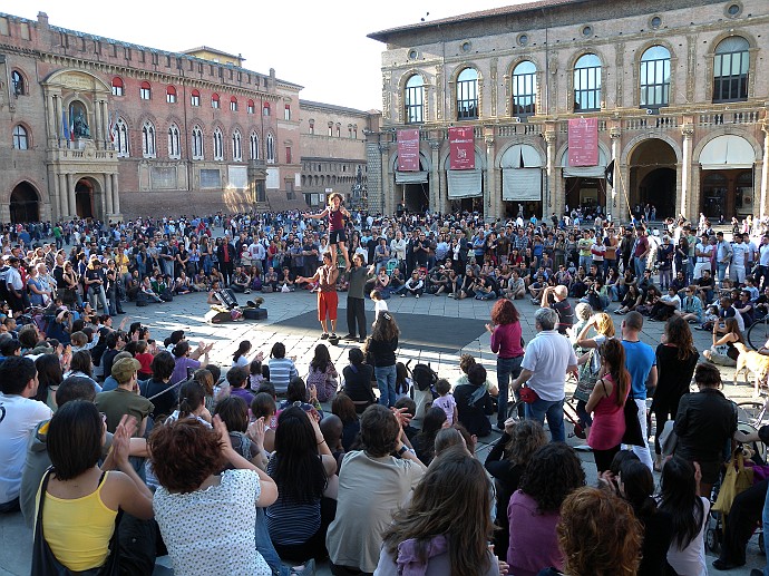 Piazza Maggiore :: Buskers Pirata Bologna 2010