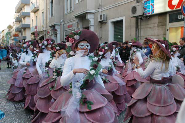 Dame danzando - Carnevale di Soverato