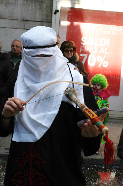 Suonatore incapucciato - Carnevale di Soverato