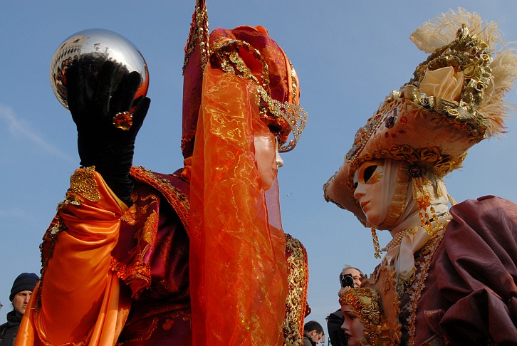 Conversation - Carnevale di Venezia