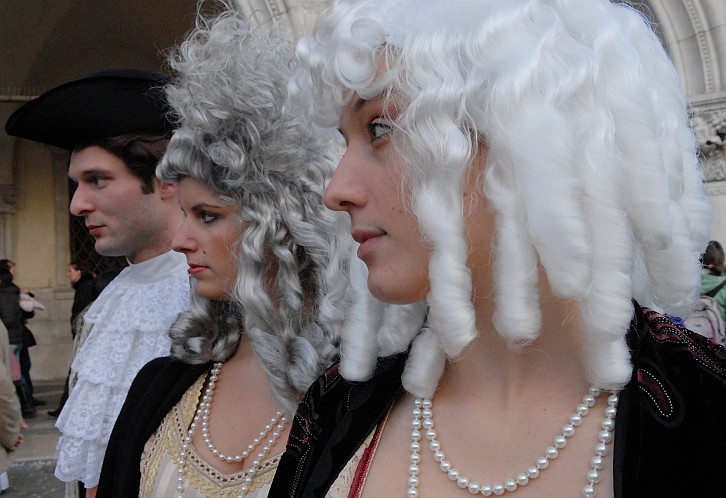 Damigelle capelli bianchi - Carnevale di Venezia