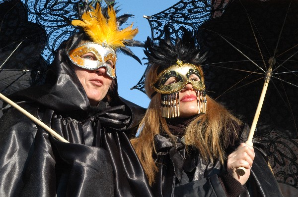 Con l'ombrello - Carnevale di Venezia