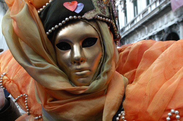 Vestito arancione - Carnevale di Venezia