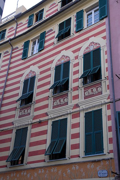 Palazzo a strisce - Fotografia di Monterosso - Le Cinque Terre