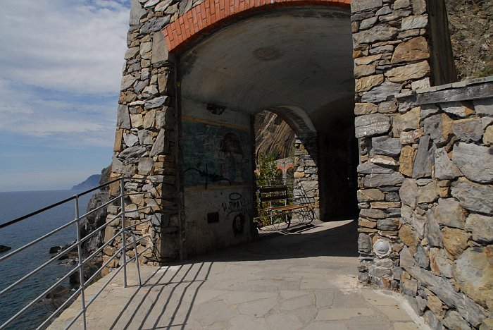 Via dell'amore Riomaggiore - Cinque Terre> 
            </div></td>
  </tr>
  <tr>
    <td> </td>
  </tr>
  <tr>
    <td><div align=