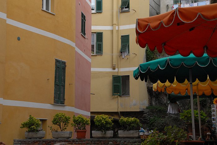 Ombrelloni - Fotografia di Vernazza - Le Cinque Terre