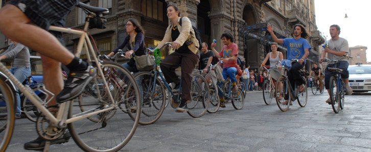 Fotografia della Critical Mass a Bologna nel giugno 2009