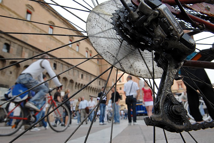 Attraverso i raggi - La Critical Mass di Bologna