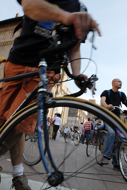 Salto in bici - La Critical Mass di Bologna